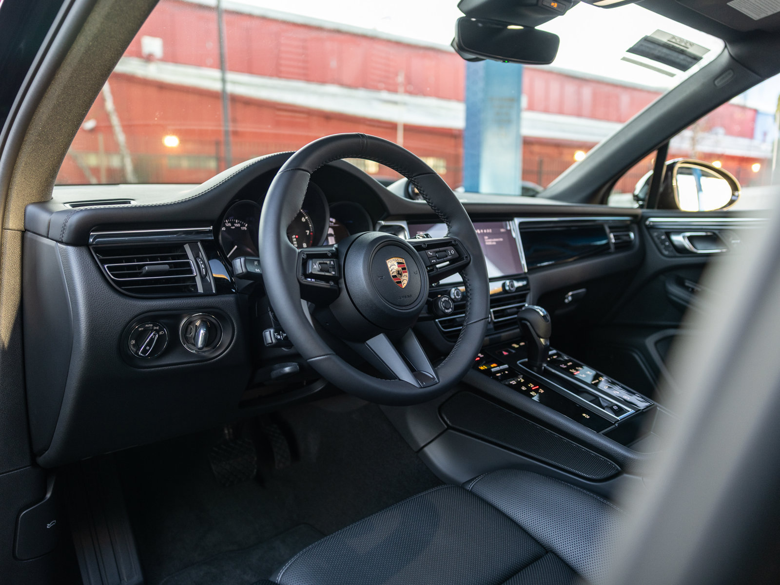 Used 2026 Porsche Macan AWD/4WD image 4