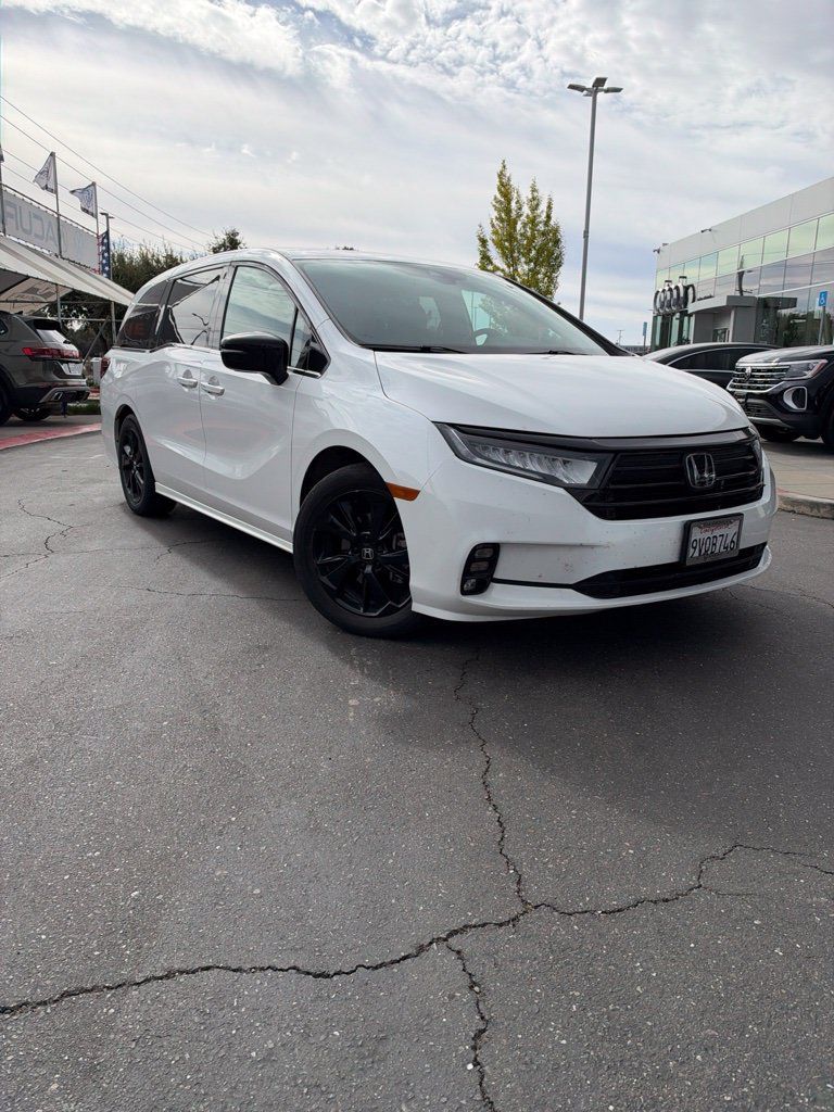 Used 2023 Honda Odyssey Sport image 2