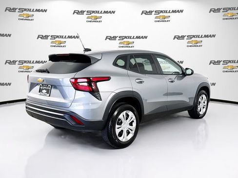 Used 2026 Chevrolet Trax LS FWD image 7