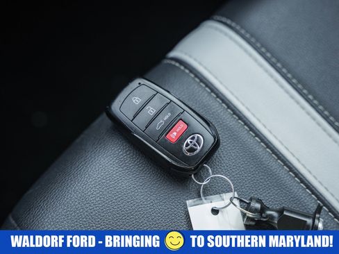 Used 2025 Toyota Camry SE image 43