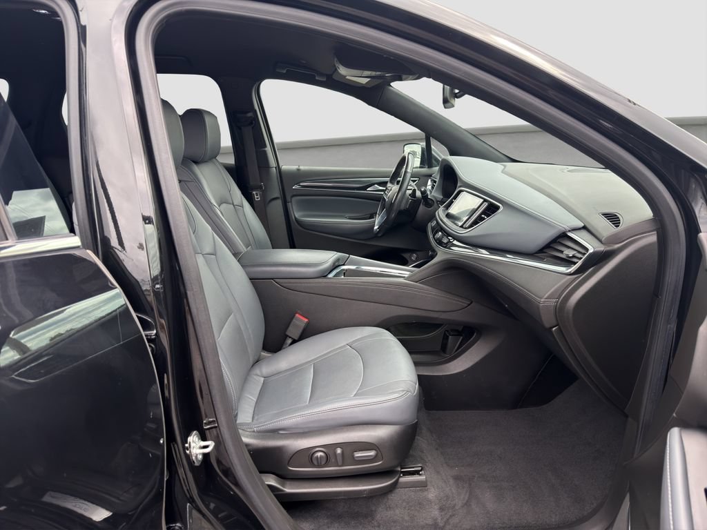Used 2023 Buick Enclave Essence w/ Sport Touring Edition FWD image 18
