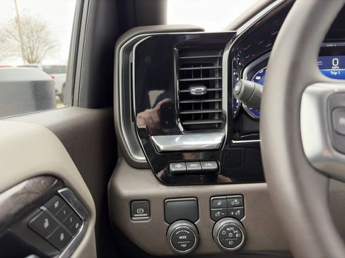 Used 2024 Chevrolet Silverado 2500 LTZ w/ LTZ Convenience Package image 22