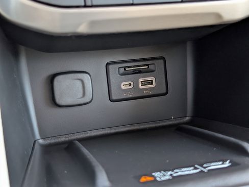 Used 2022 GMC Acadia Denali w/ Denali Ultimate Package image 25