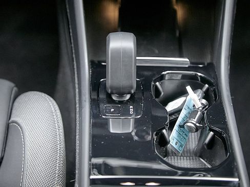 Certified 2023 Volvo C40 Recharge Core w/ Climate Package image 29