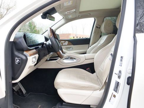 Used 2022 Mercedes-Benz GLS 450 4MATIC image 25