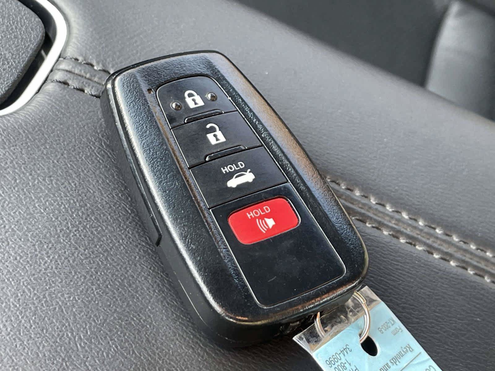 Used 2021 Toyota Avalon Limited FWD image 4