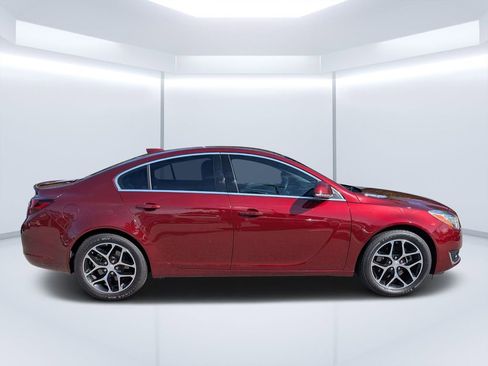 Used 2017 Buick Regal Sport Touring FWD image 2