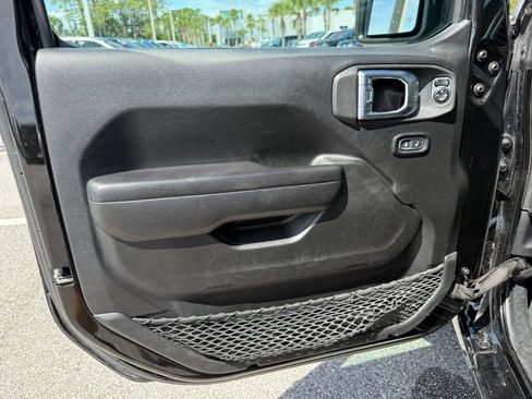 Used 2024 Jeep Wrangler Unlimited AWD/4WD image 18