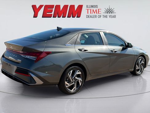Used 2025 Hyundai Elantra Limited FWD image 11