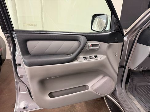 Used 2007 Toyota Land Cruiser image 26