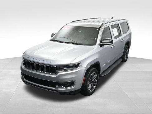 Used 2024 Jeep Wagoneer L Series II w/ Flexible Seating Group AWD/4WD image 33