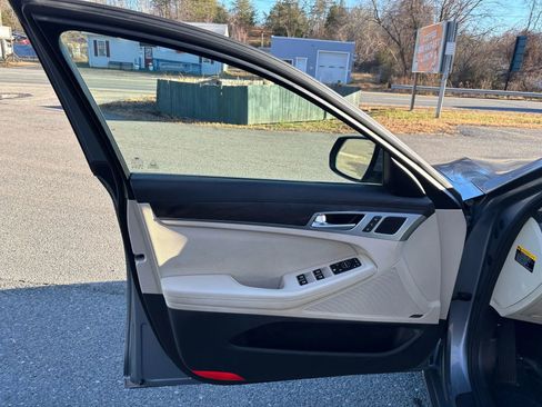 Used 2015 Hyundai Genesis 3.8 w/ Option Group 04 image 10