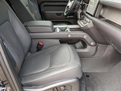 New 2025 Land Rover Defender 110 V8 AWD/4WD image 18