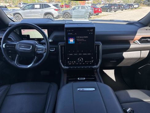 Used 2025 GMC Yukon Denali image 17