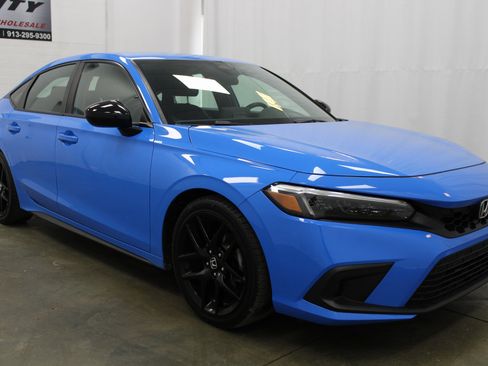 Used 2022 Honda Civic Sport image 3