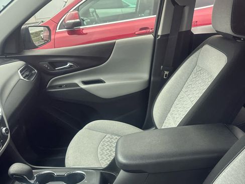 Used 2023 Chevrolet Equinox LS w/ LS Convenience Package AWD/4WD image 4