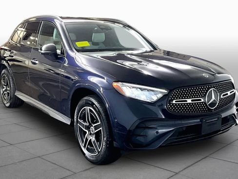 Used 2023 Mercedes-Benz GLC 300 4MATIC image 3