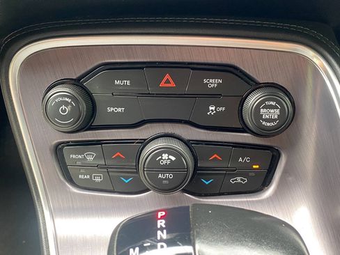 Used 2018 Dodge Challenger SXT RWD image 30