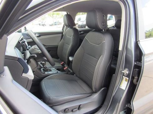 Used 2023 Volkswagen Taos SE image 14