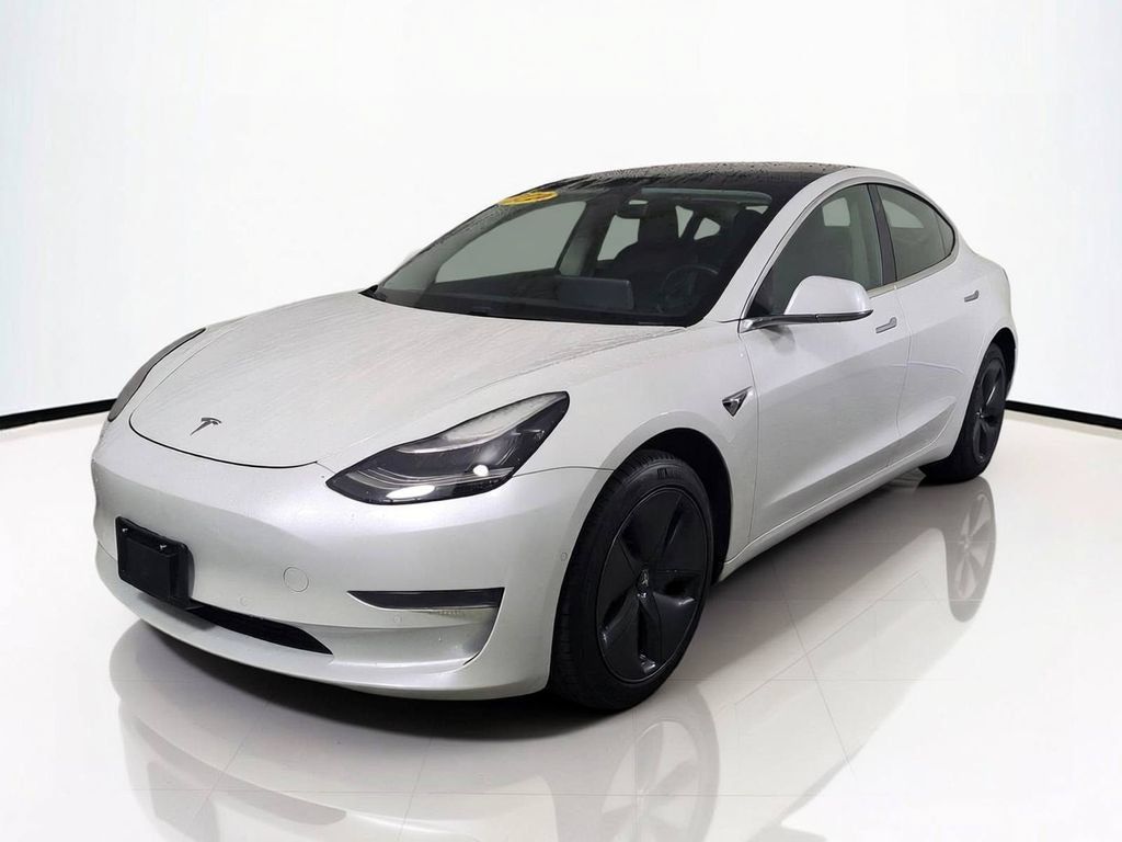 Used 2020 Tesla Model 3 Standard Range Plus RWD image 9