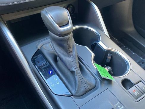 Used 2022 Toyota Highlander XLE FWD image 29