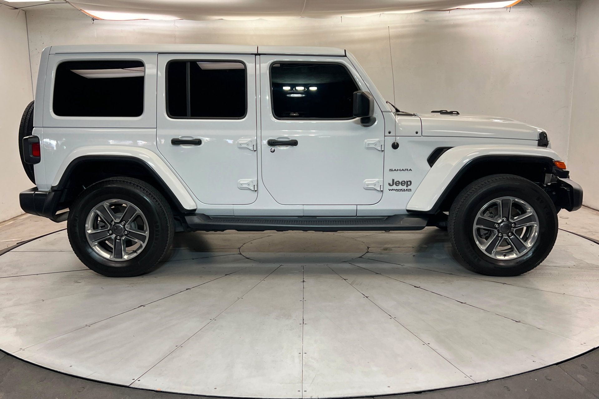 Used 2020 Jeep Wrangler Unlimited Sahara AWD/4WD image 7