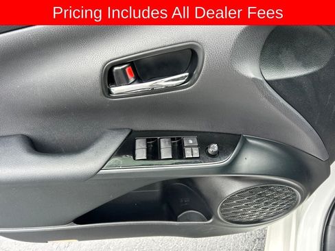 Used 2022 Toyota Prius LE FWD image 4