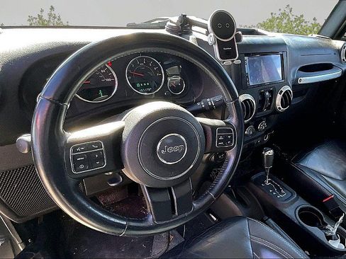 Used 2015 Jeep Wrangler Unlimited Sahara w/ Connectivity Group image 7