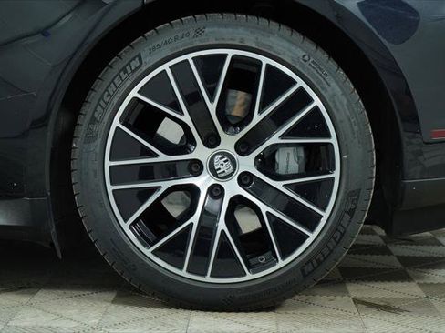 Used 2022 Porsche Taycan RWD image 14