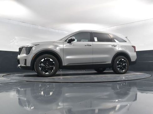 Used 2025 Kia Sorento S image 38