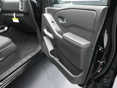 Used 2025 Nissan Frontier SV w/ SV Convenience Package AWD/4WD image 38