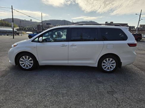 Used 2017 Toyota Sienna XLE image 5
