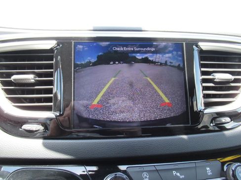 Used 2020 Chrysler Pacifica Touring-L w/ S Appearance Package FWD image 25