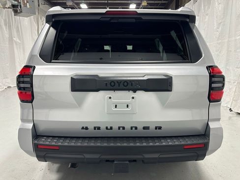 Used 2025 Toyota 4Runner SR5 AWD/4WD image 6