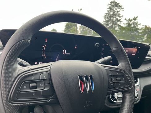 Used 2025 Buick Envista Preferred image 28