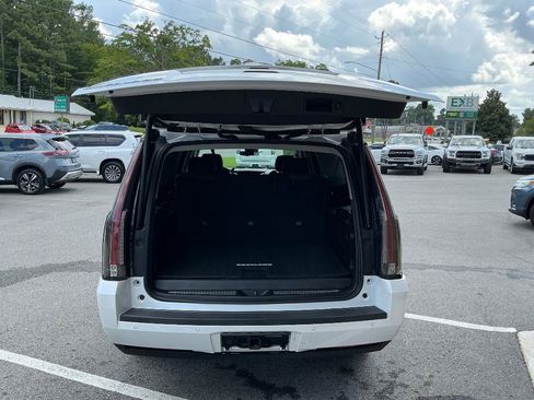 Used 2020 Cadillac Escalade ESV Luxury AWD/4WD image 4