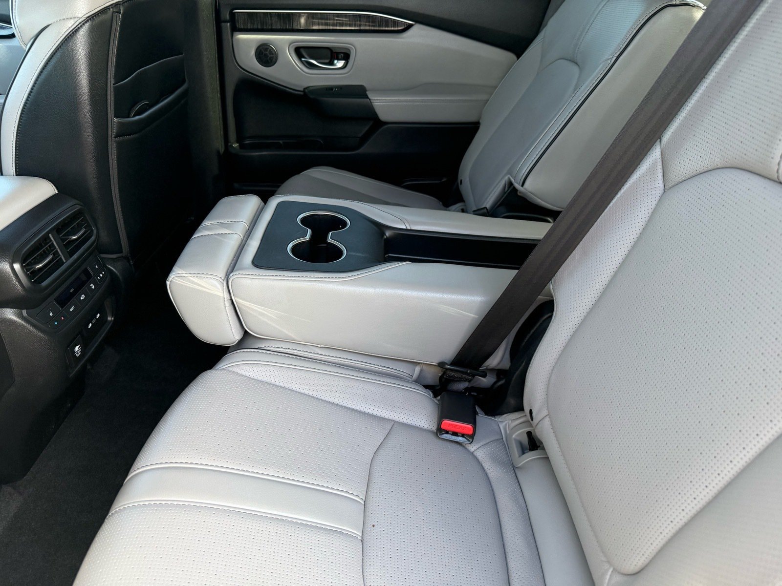 Used 2024 Honda Pilot Elite image 28