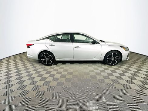 Used 2024 Nissan Altima 2.5 SR FWD image 11