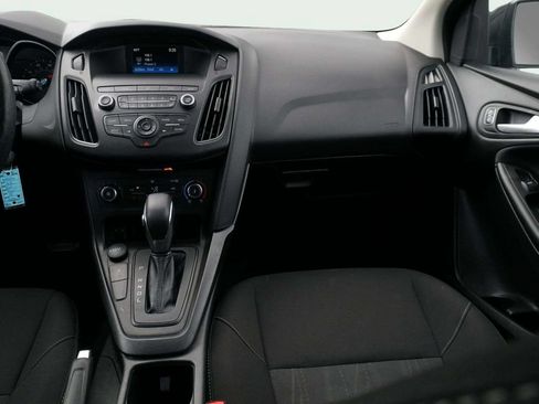 Used 2018 Ford Focus SE w/ Cold Weather Package FWD image 21
