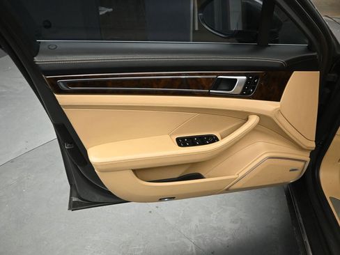 Used 2018 Porsche Panamera 4S Executive image 21
