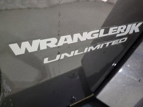 Used 2018 Jeep Wrangler Unlimited Sahara w/ Connectivity Group image 20