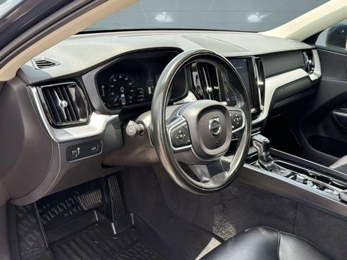 Used 2019 Volvo XC60 T5 Momentum FWD image 4