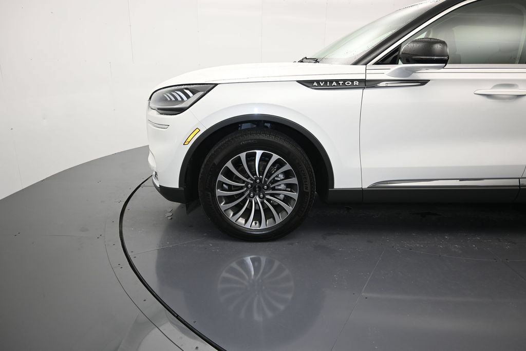 Used 2024 Lincoln Aviator 2WD w/ Premium Package image 9