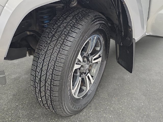 Used 2017 Toyota Tacoma TRD Sport w/ Tow Package (A/T) AWD/4WD image 31