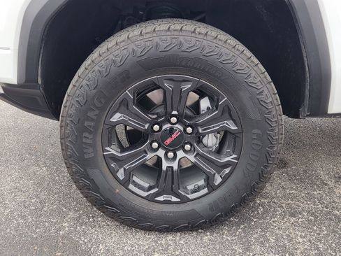 New 2025 GMC Canyon Elevation w/ Convenience Package image 14