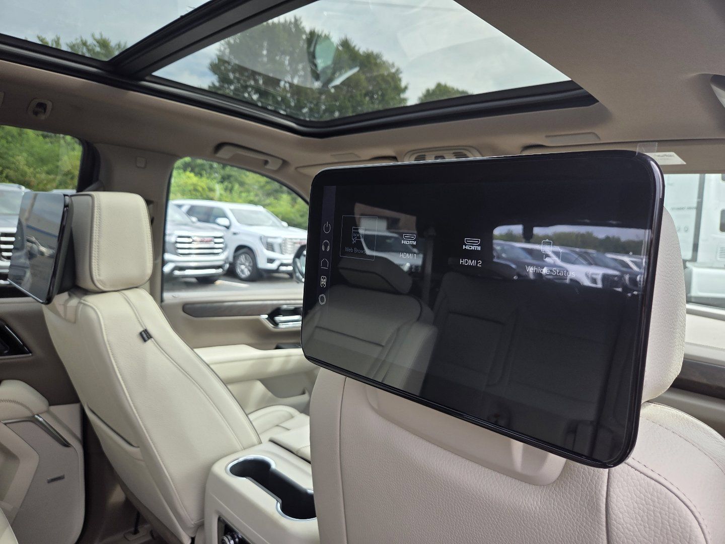 New 2026 GMC Yukon Denali w/ Denali Reserve Package AWD/4WD image 27
