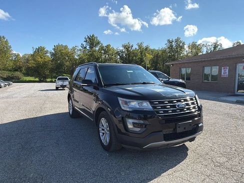 Used 2016 Ford Explorer XLT FWD image 4