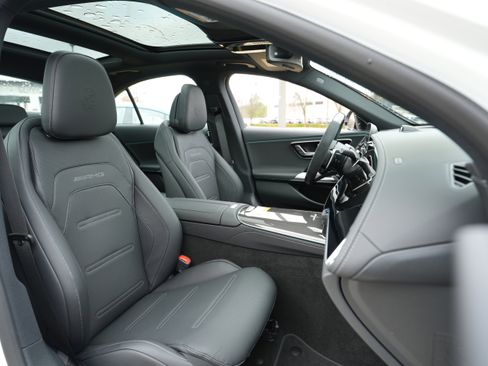 New 2026 Mercedes-Benz E 53 AMG e 4MATIC Sedan image 34