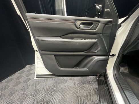 New 2026 Nissan Armada SL image 13