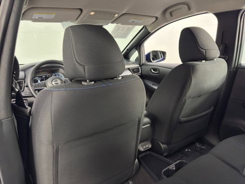 Used 2025 Nissan Leaf S image 29